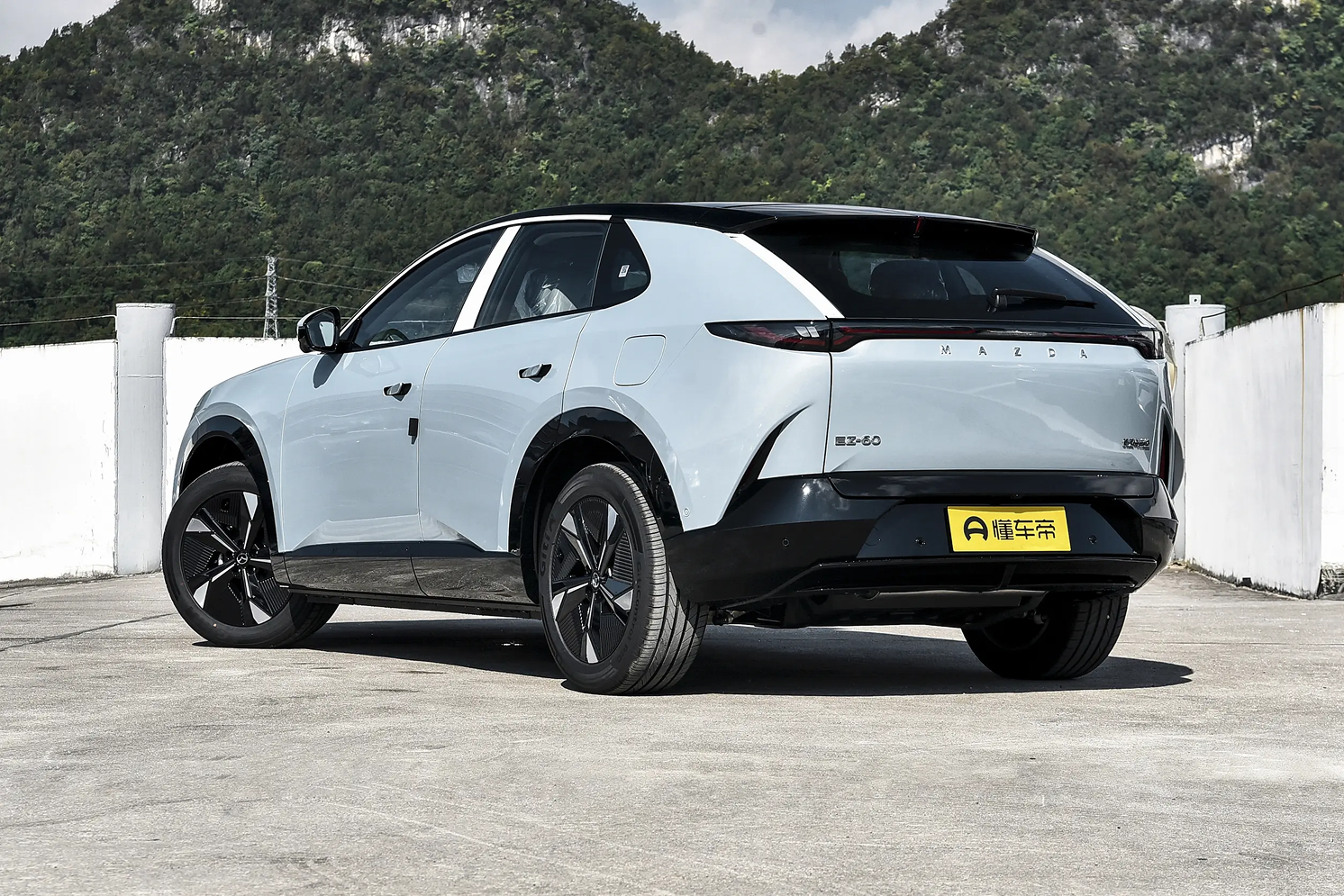  Mazda EZ-60 Hybrid